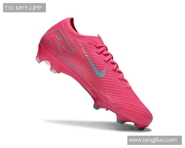 刺客球星足球鞋高清图片展现速度与力量完美融合的竞技之选